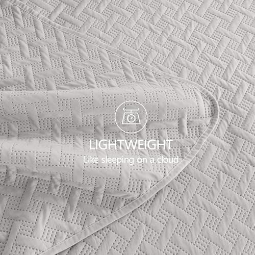 FLYMME King Size Quilt Bedding Set Light Grey Lightweight Bedspreads Set,Soft Microfiber Bed Coverlet 3 Pieces (1 Quilt, 2 Shams) - Image 6