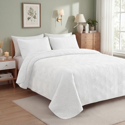 Whale Flotilla Extra Soft Queen Quilt Bedding Set, Lightweight Bedspreads - Image 2
