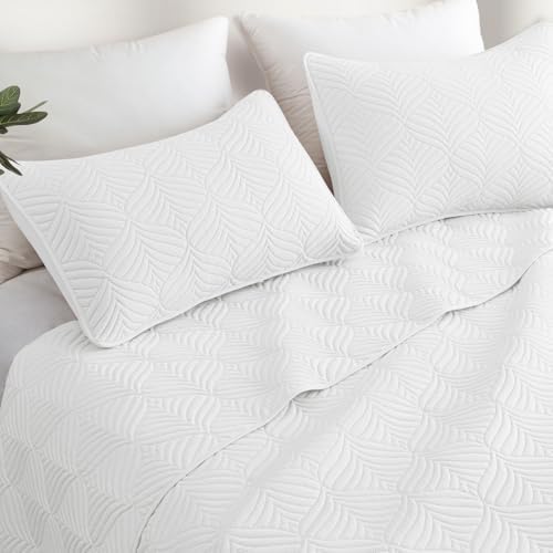 Whale Flotilla Extra Soft Queen Quilt Bedding Set, Lightweight Bedspreads - Image 6