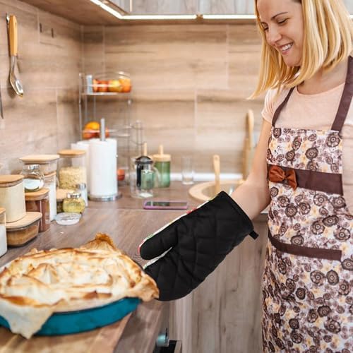 Lucleag 4 PCS Bee Oven Mitts and Potholders Set, Cute Bee Oven Mitt Pot Holders Bees Potholder Heat Resistant Non-Slip Cooking Gloves for Grilling Baking Summer Birthday Party Favor Decor - Image 5