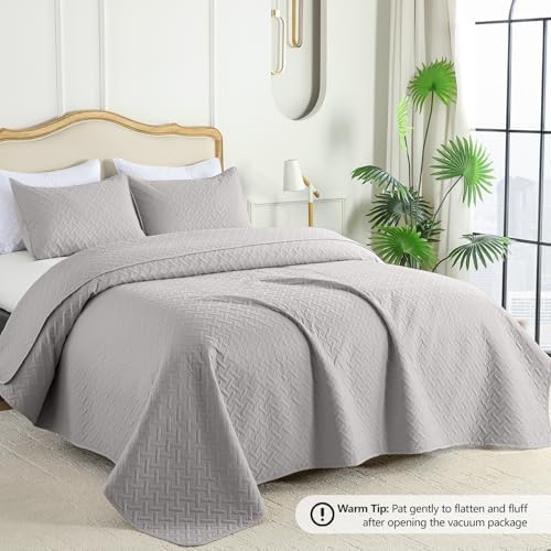 FLYMME King Size Quilt Bedding Set Light Grey Lightweight Bedspreads Set,Soft Microfiber Bed Coverlet 3 Pieces (1 Quilt, 2 Shams) - Image 2