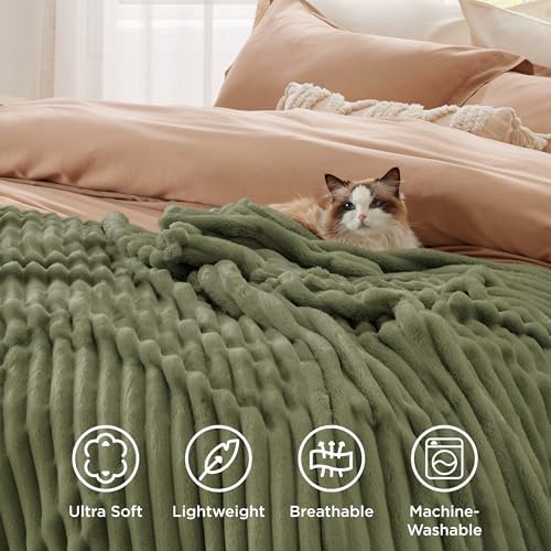 Bedsure Soft Twin Blanket for Bed Decor Gifts Moss 60"x80" - Image 5