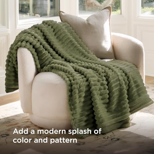 Bedsure Soft Twin Blanket for Bed Decor Gifts Moss 60"x80" - Image 3