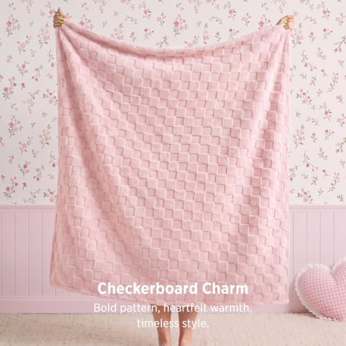 Bedsure Checkered Fleece Throw Blankets for Bed/Couch, Baby Pink,50"×70" - Image 3