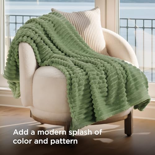 Bedsure Soft Twin Blanket for Bed Decor Gifts Reseda Green 60"x80" - Image 3