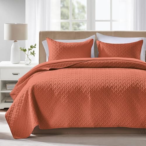 FLYMME King Size Quilt Bedding Set Burnt Orange Lightweight Bedspreads Set,Modern Style Geometric Weave Stripe Pattern,Soft Microfiber Bed Coverlet 3 Pieces (1 Quilt, 2 Shams) by FLYMME