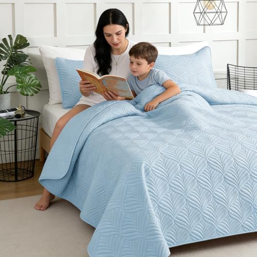 Whale Flotilla Extra Soft King Quilt Bedding Set, Lightweight Bedspreads - Image 3